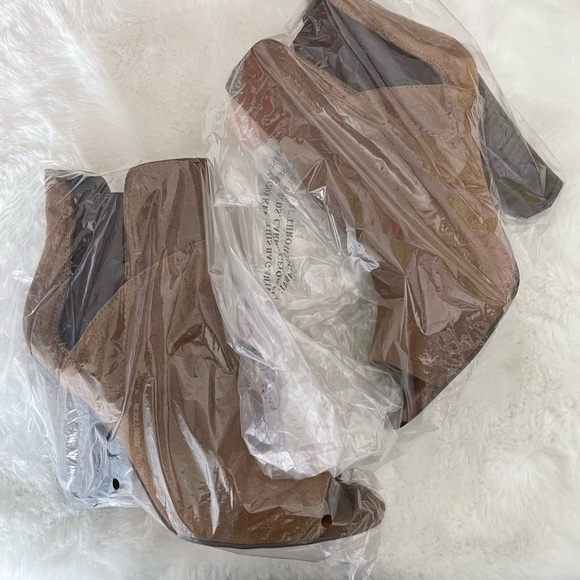 GUESS WOMEN’s BESY PEEP TOE ANKLE BOOTIE - Picture 2 of 14